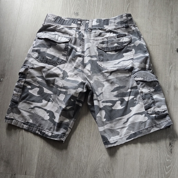 Lee Extreme Motion Men's 30W Gray Graphite Camouflage Cargo Shorts 8 pockets - Picture 8 of 16